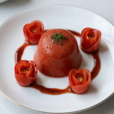 Spuma di pomodori con gamberi e salsa al rafano