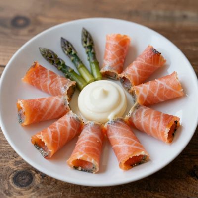 Salmone con asparagi mimosa