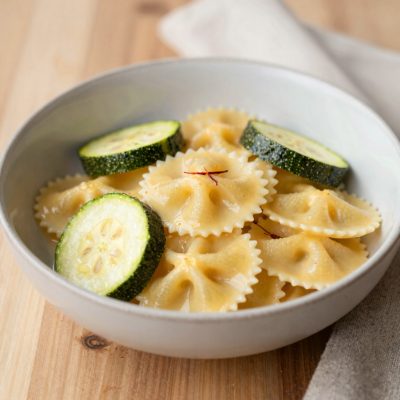 Farfalle alle zucchine, panna e zafferano
