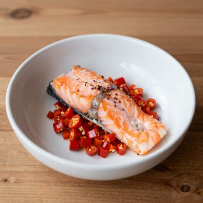 Salmone e gamberoni al pepe rosa