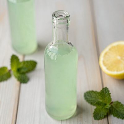 Liquore alla menta nostrano