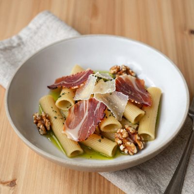 Insalata di Bavette con Pecorino e Prosciutto Crudo
