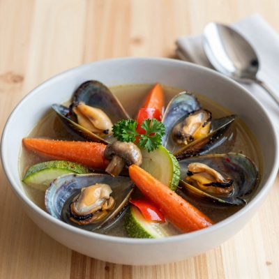 Zuppa di cozze e vongole alle verdure e zafferano